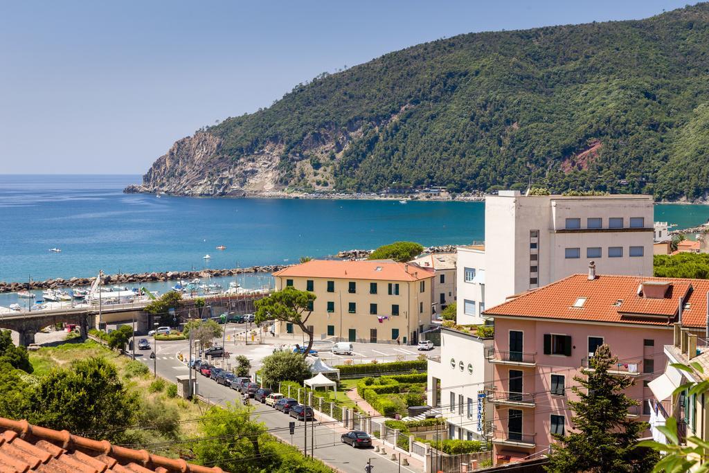 Cinque Terre Moneglia